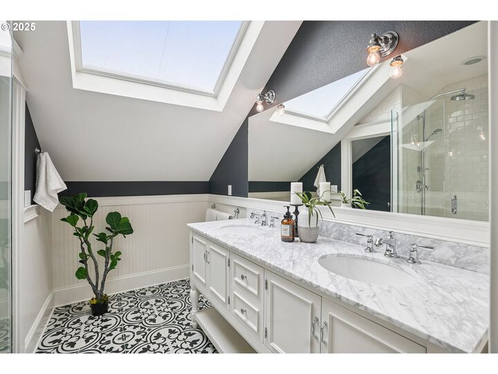 Property Photo: 2423 NW Northrup St OR 97210
