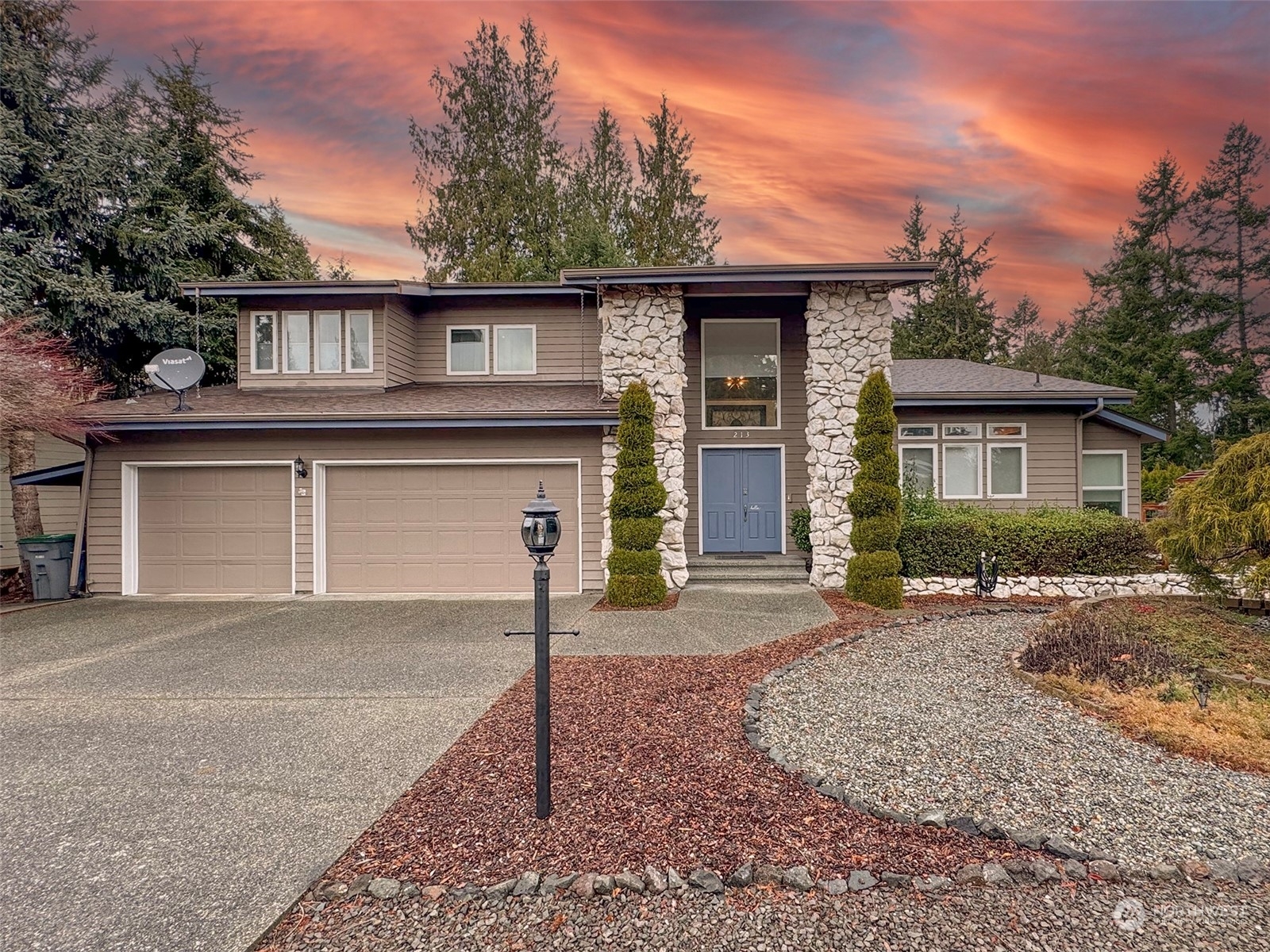 Property Photo:  213  Sunset Place  WA 98382 