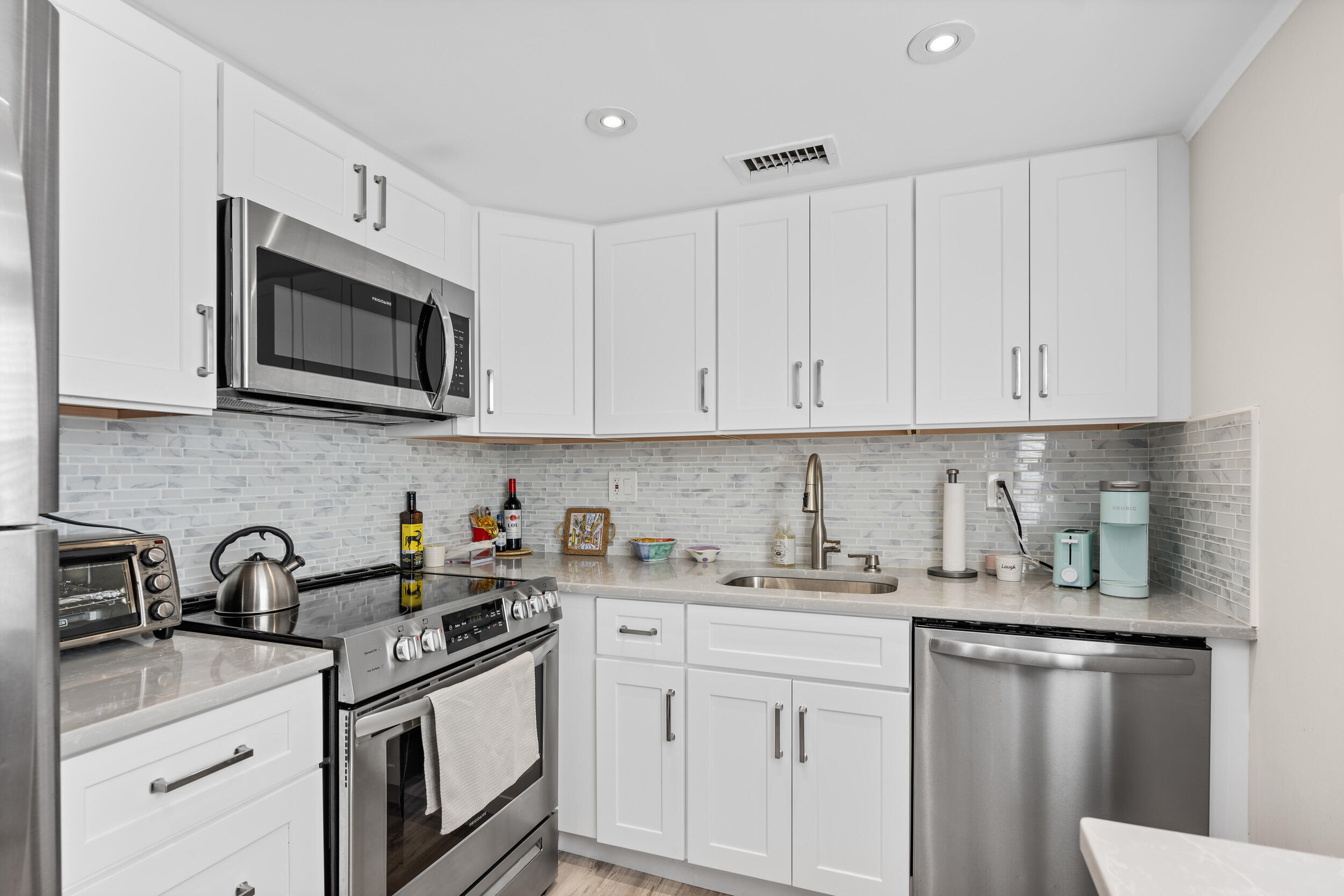 Property Photo: 245 Burgundy F FL 33484