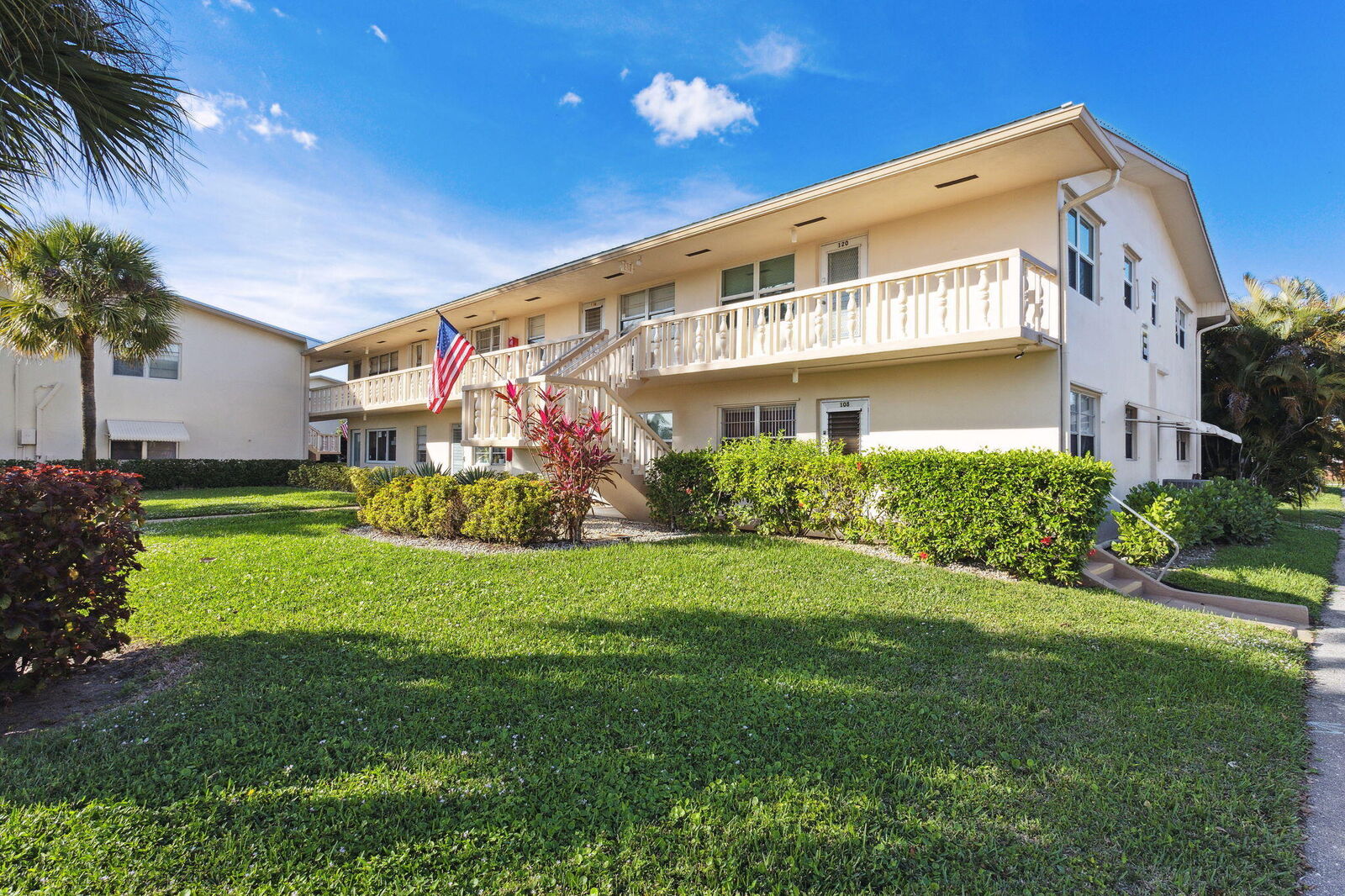 Property Photo: 104 Coventry E FL 33417
