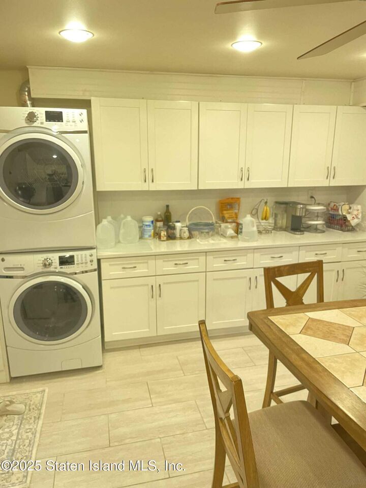 Property Photo:  52 Longdale Street  NY 10314 