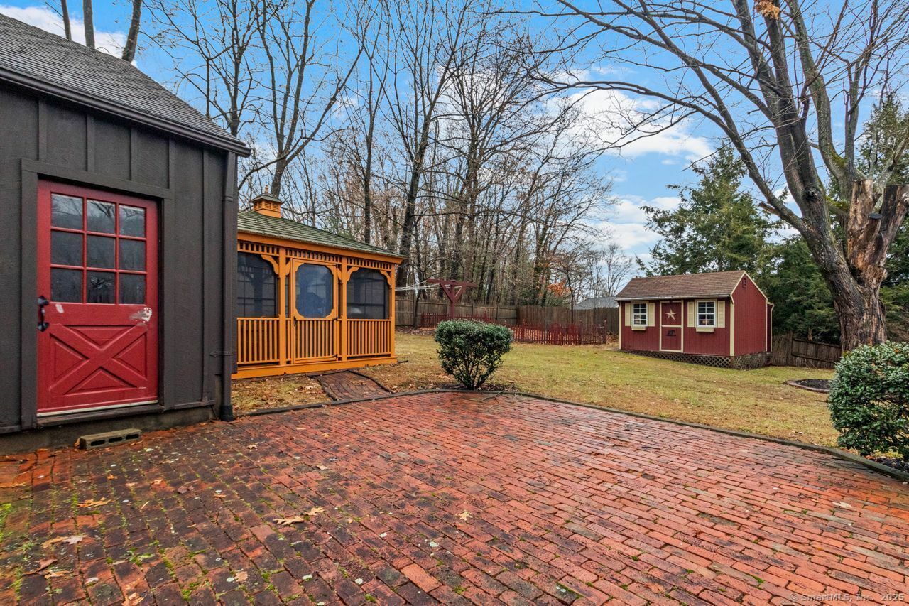 Property Photo:  45 Pilgrim Lane  CT 06040 