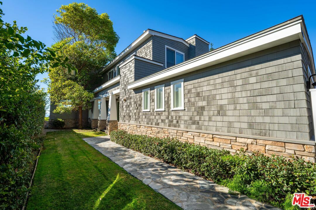 Property Photo:  5518   Rincon Beach Park Dr  CA 93001 