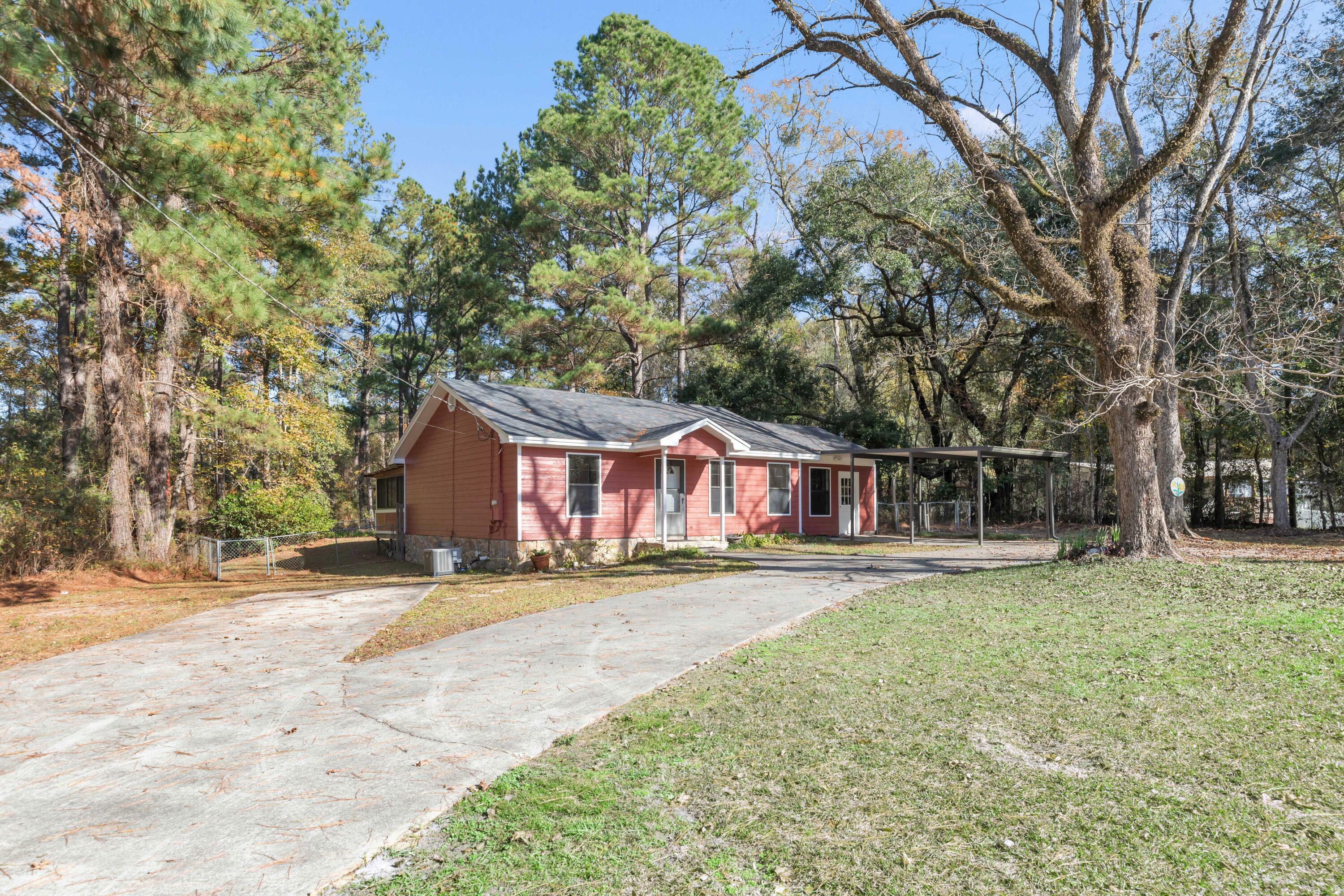 Property Photo: 2111 Petal Place FL 32536