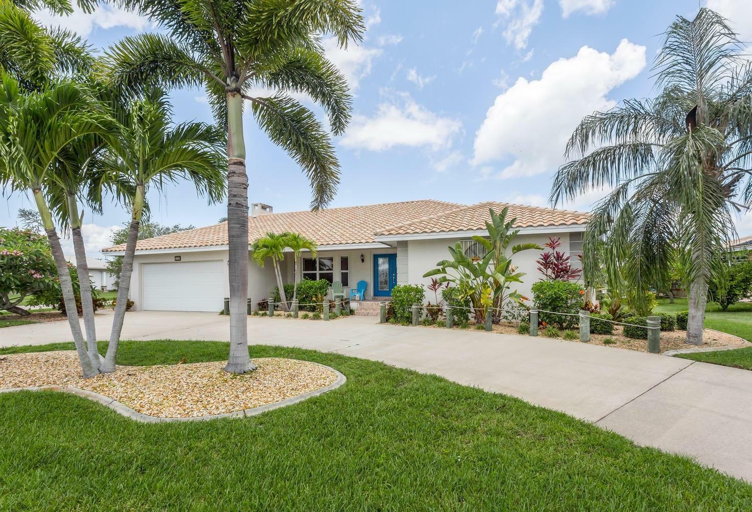 Property Photo:  195 Bayshore Court  FL 33950 