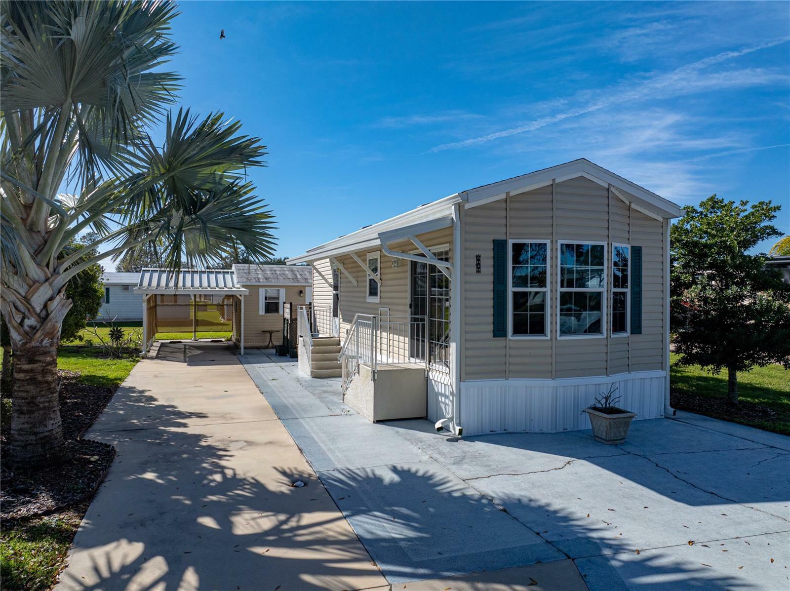 Property Photo:  5049 Shore Line Drive  FL 33868 