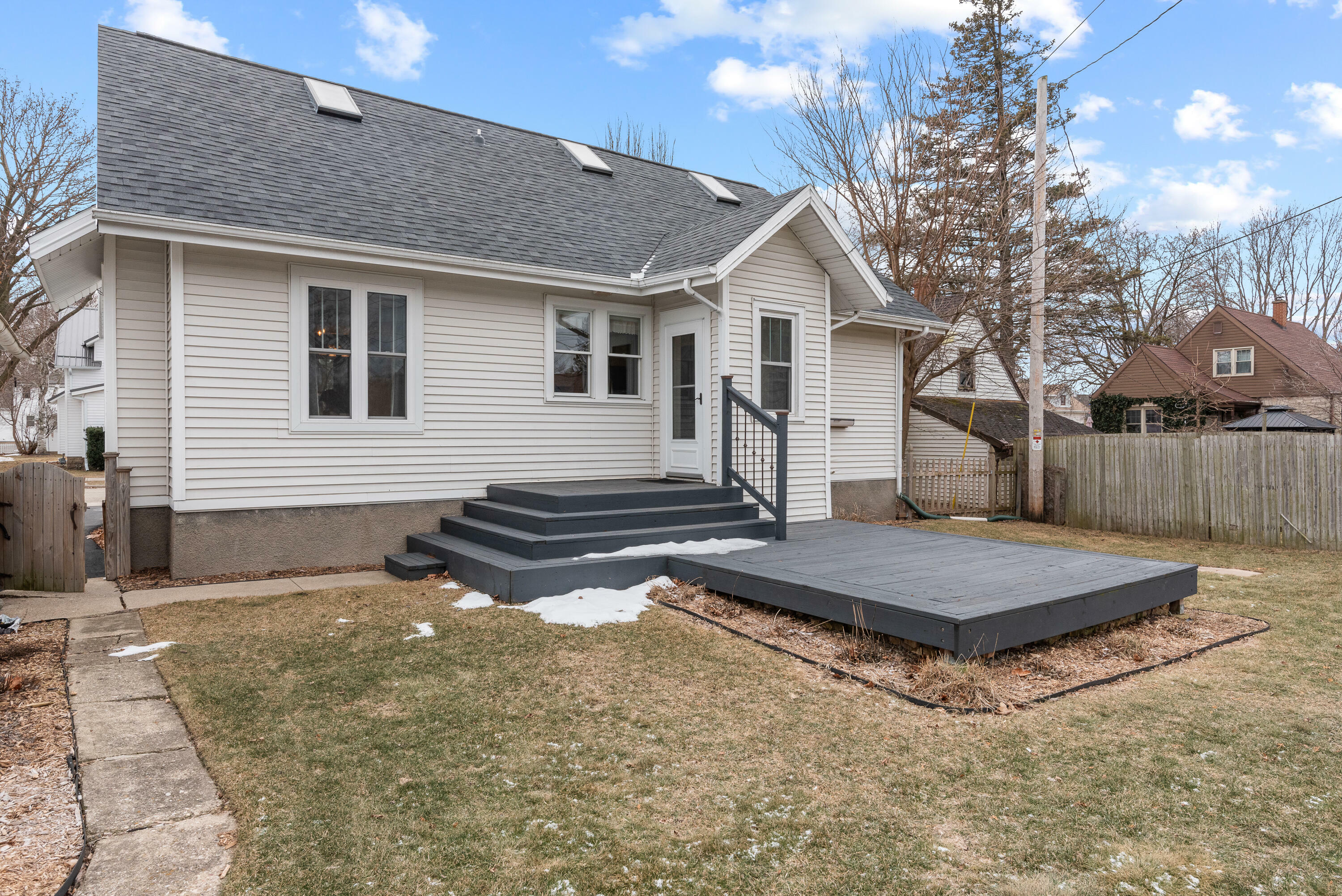 Property Photo:  610 Park St  WI 53963 