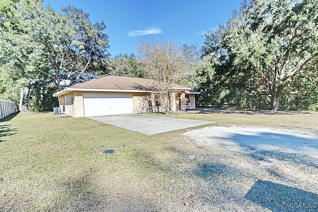 Property Photo:  2406 Ranchland Street  FL 34453 