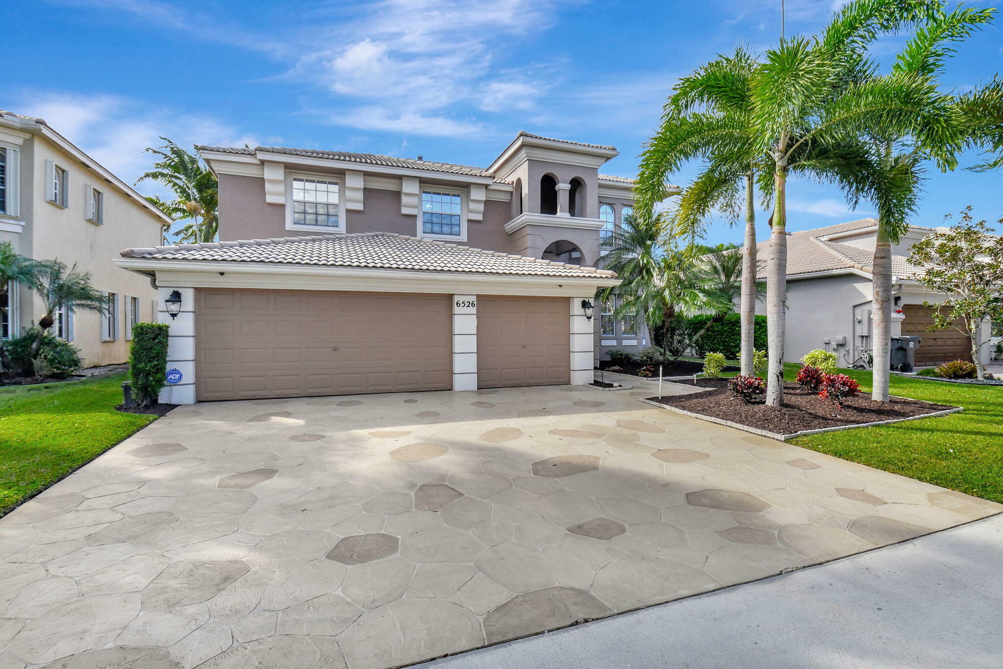 Property Photo:  6526 Stonehurst Circle  FL 33467 