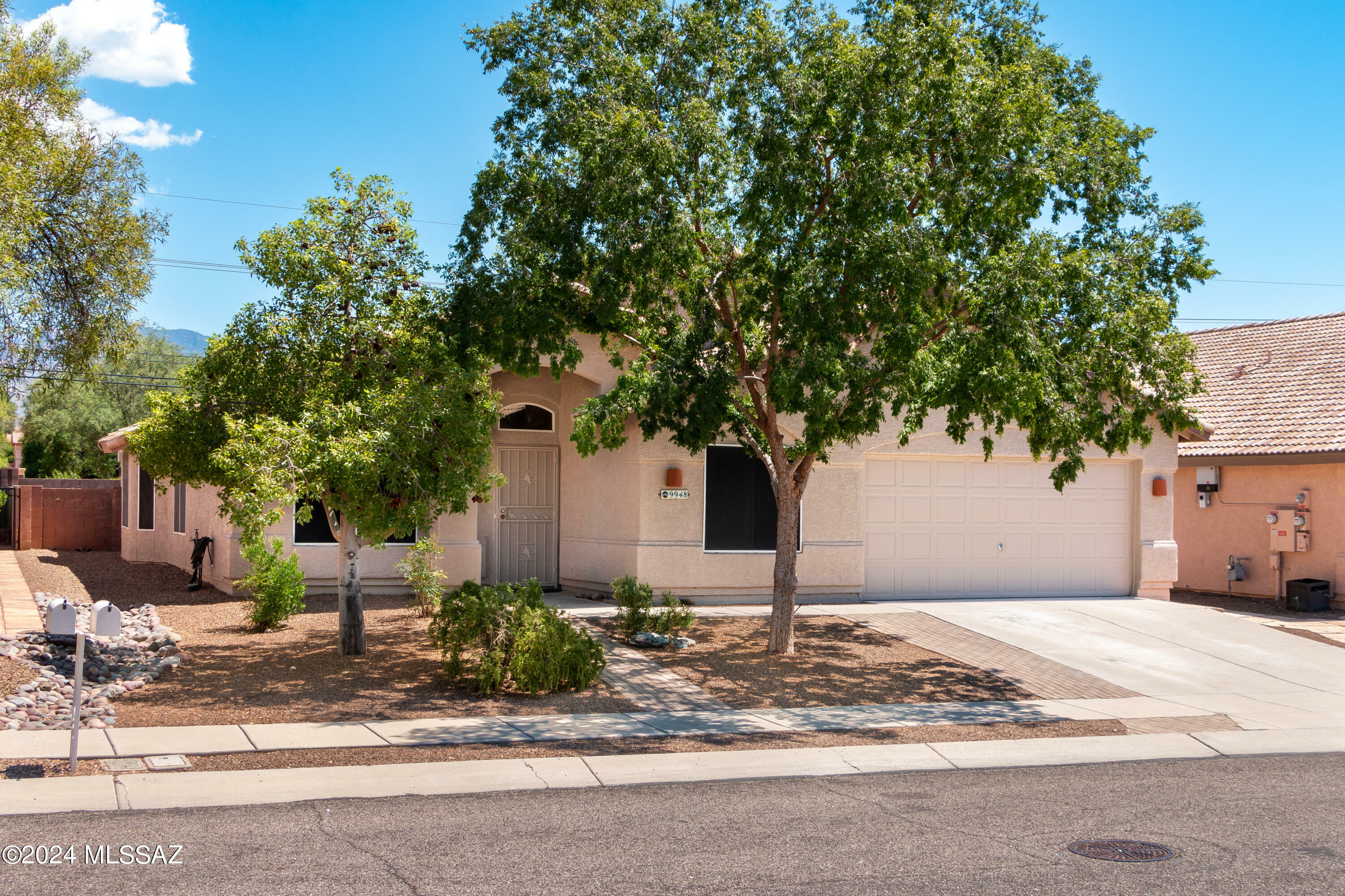 Property Photo:  9948 N Pegasus Avenue  AZ 85742 