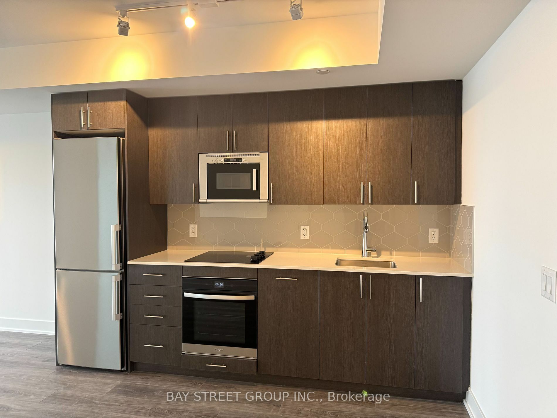 Property Photo:  2545 Simcoe St N 1010  ON L1L 0W3 