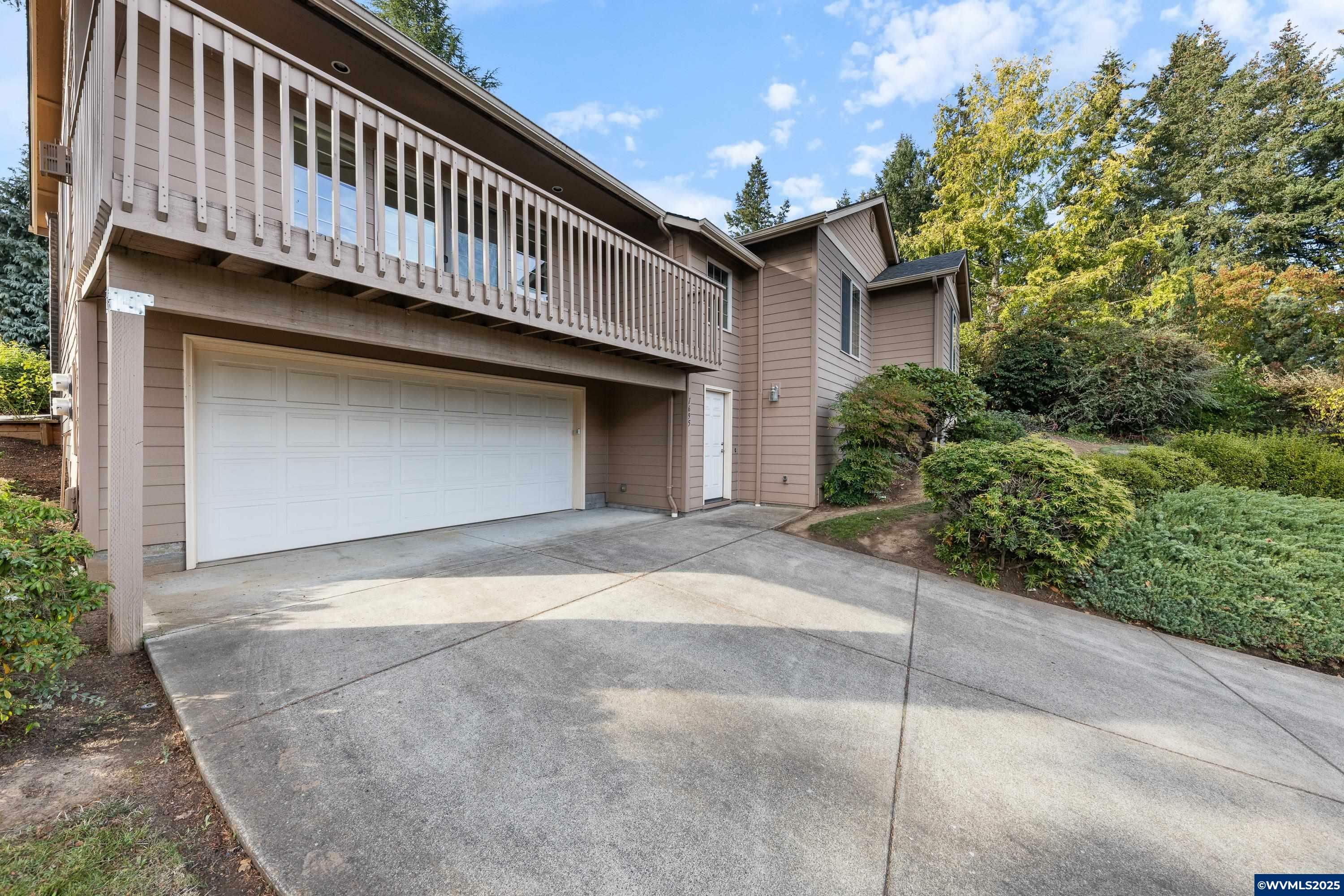 Property Photo:  1695  Hillcrest Ct NW  OR 97304 