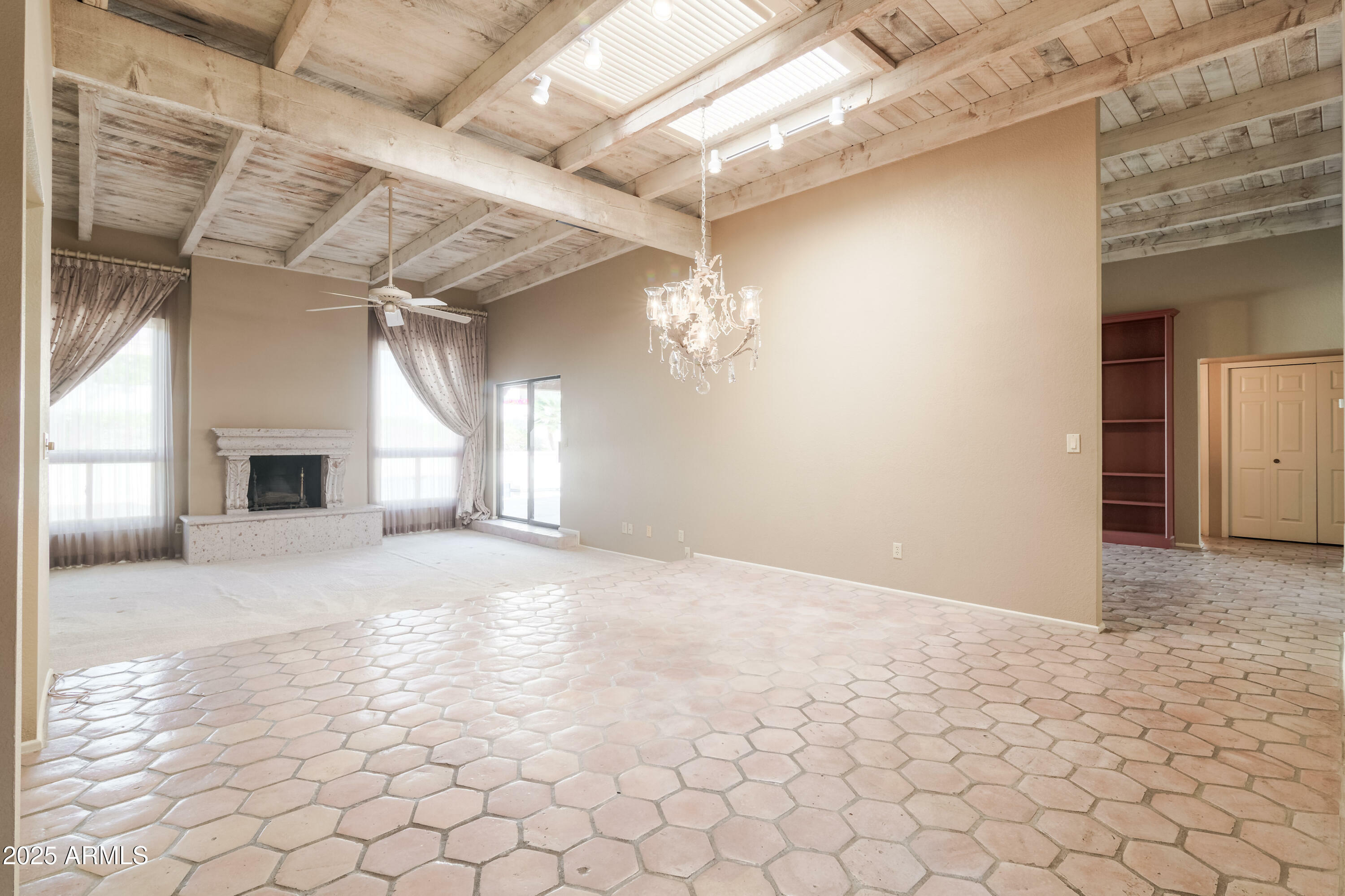 Property Photo:  2562 E Vermont Avenue  AZ 85016 