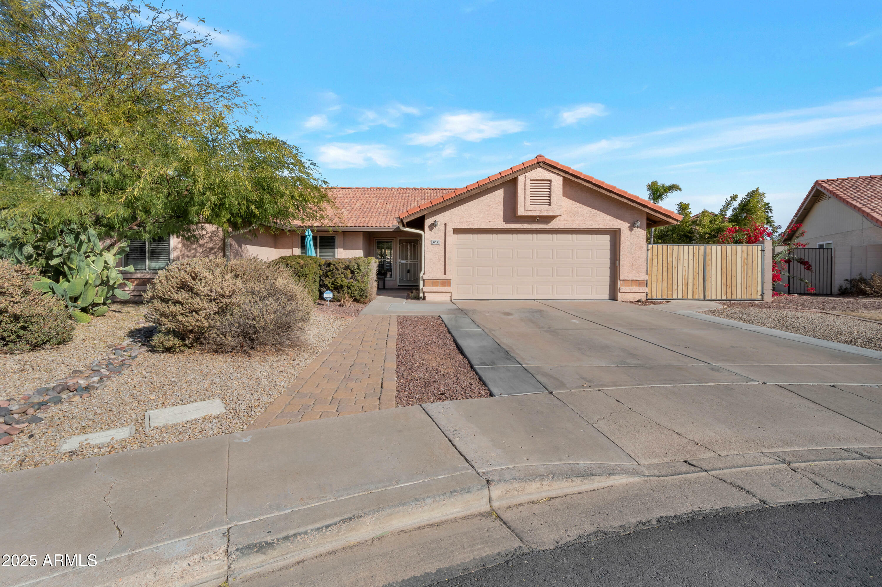 Property Photo:  859 N 54th Circle  AZ 85205 