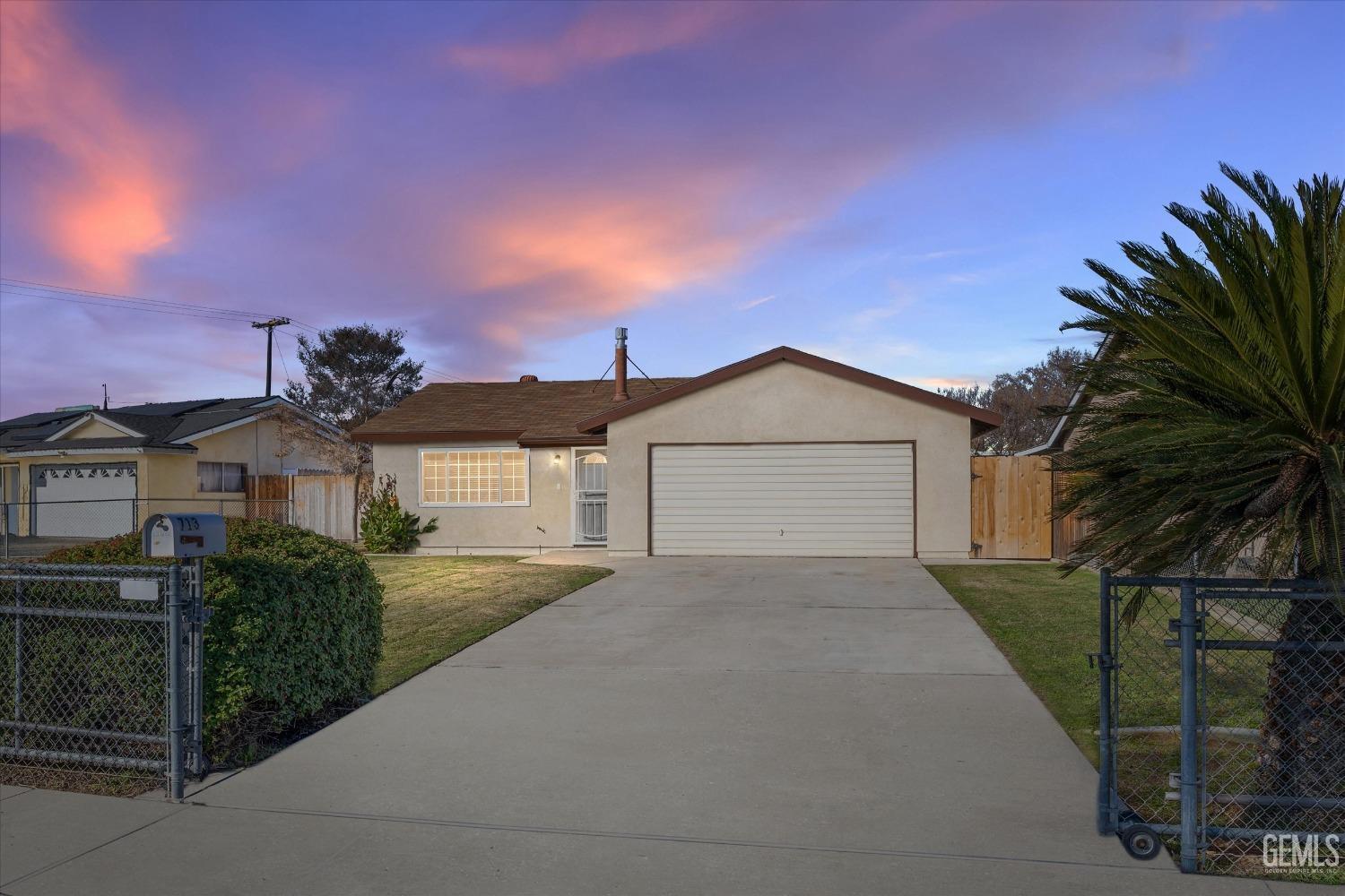 Property Photo: 713 Rutherford Court CA 93308