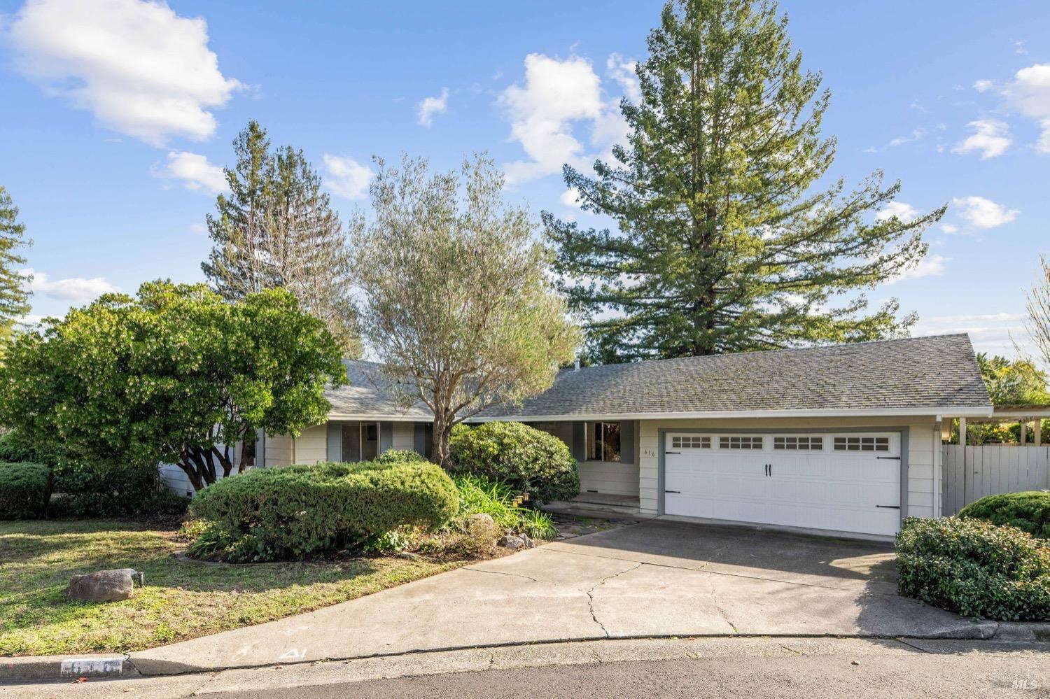 Property Photo:  616 Terra Linda Court  CA 95404 