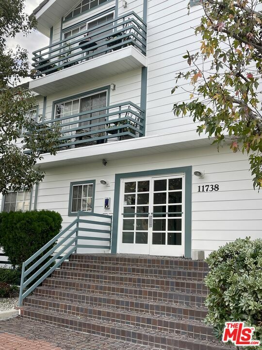 Property Photo:  11738  Mayfield 106  CA 90049 