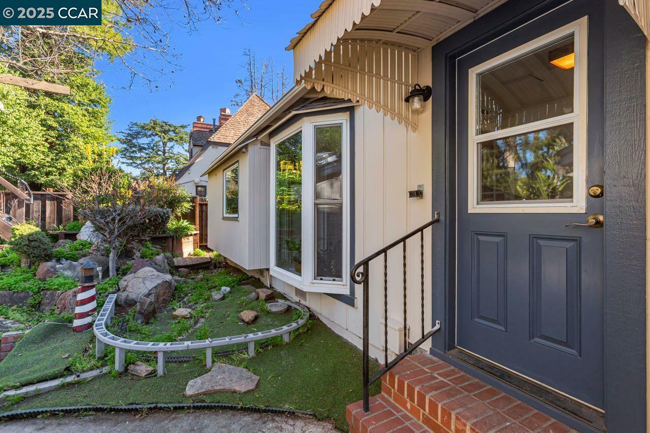 Property Photo:  2883 Concord Blvd  CA 94519 