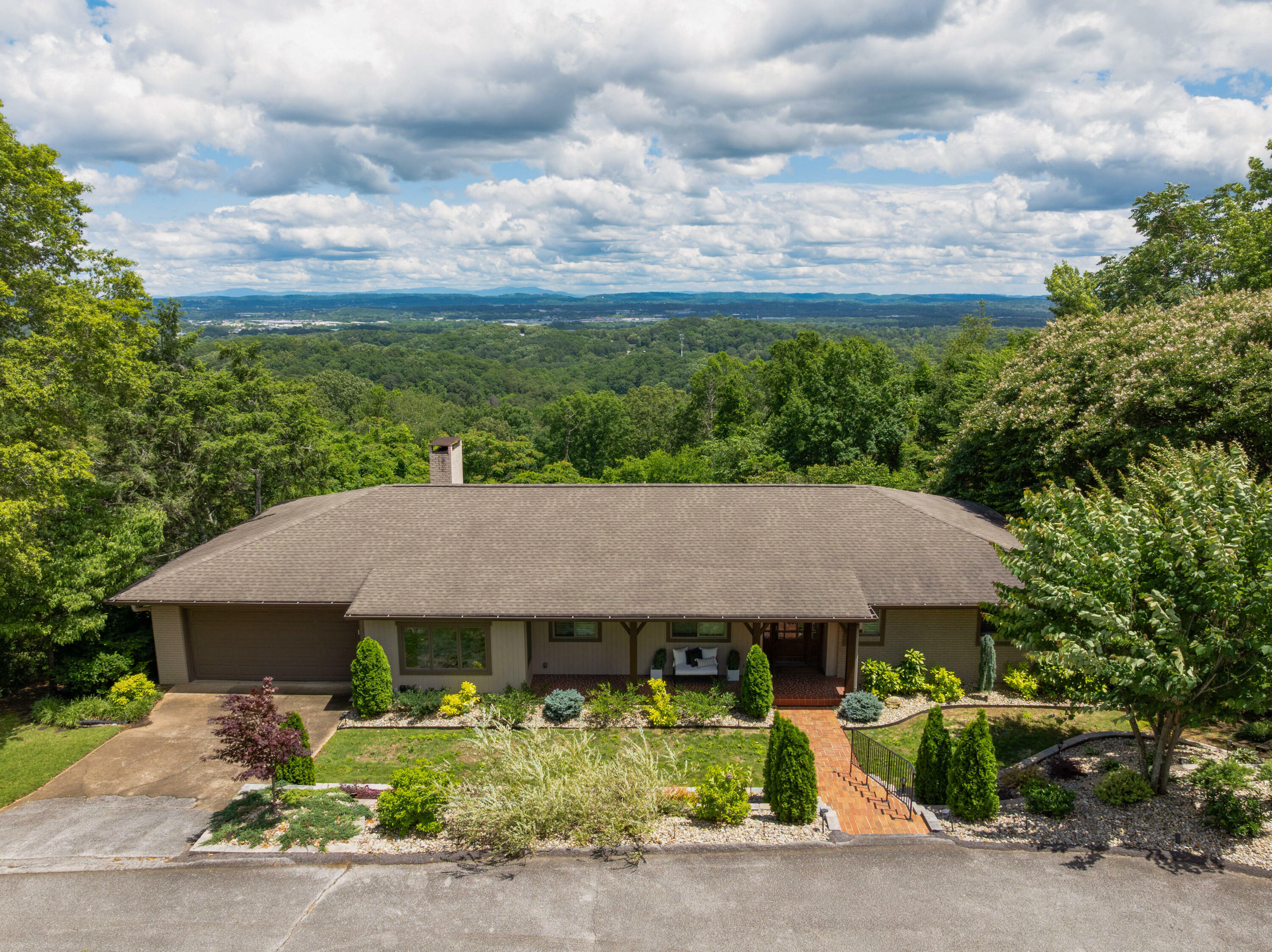 540 N Crest Court  Chattanooga TN 37404 photo