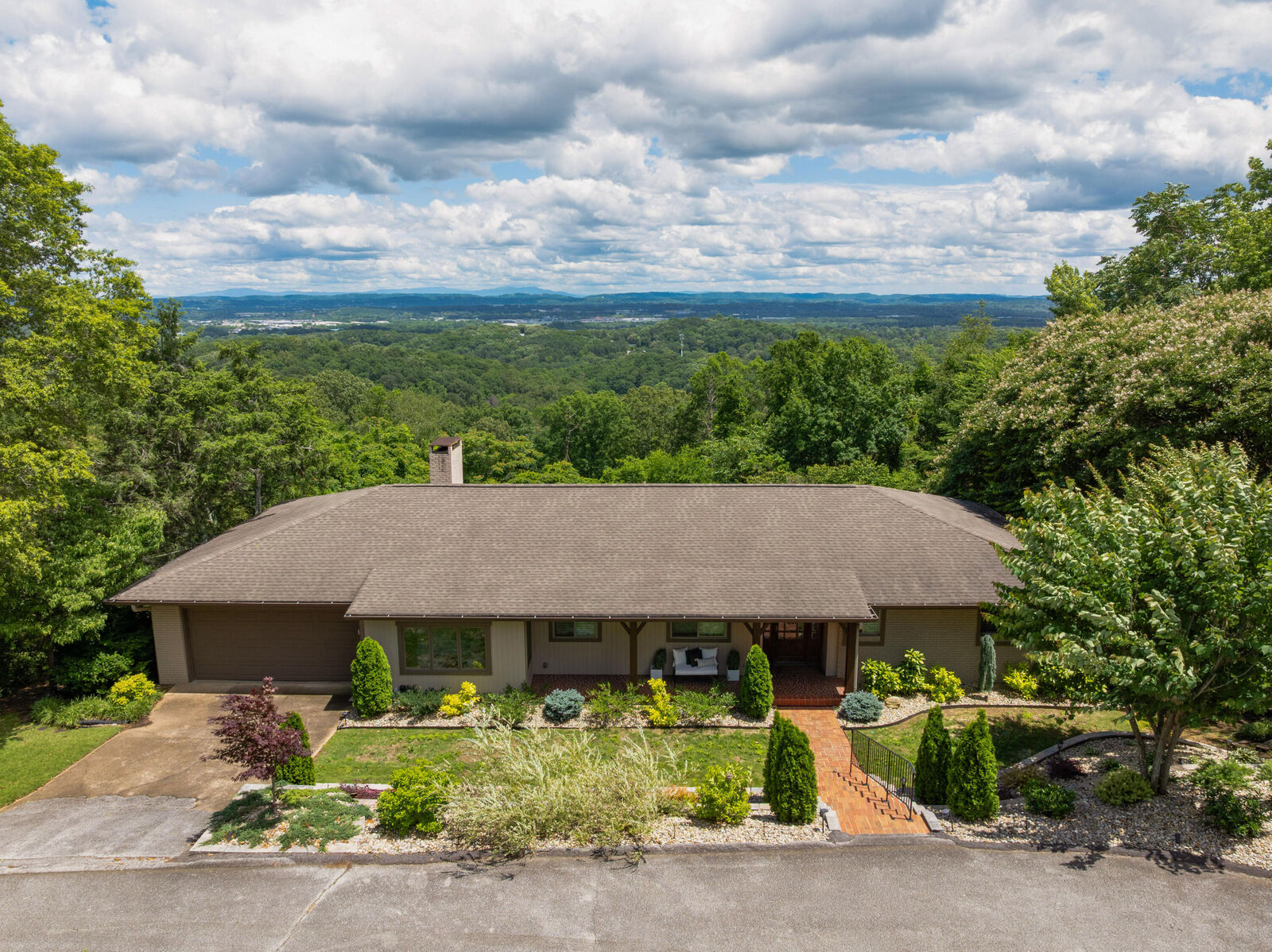 Property Photo: 540 N Crest Court TN 37404