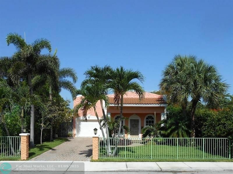 Property Photo:  213 S M St  FL 33460 