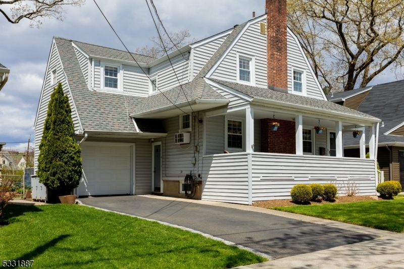 Property Photo: 8 Oak Pl NJ 07506