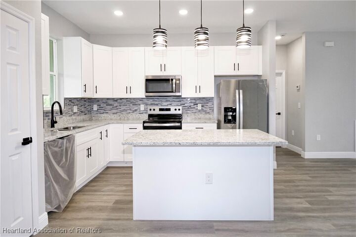 Property Photo: 4510 Boabadilla Avenue FL 33872