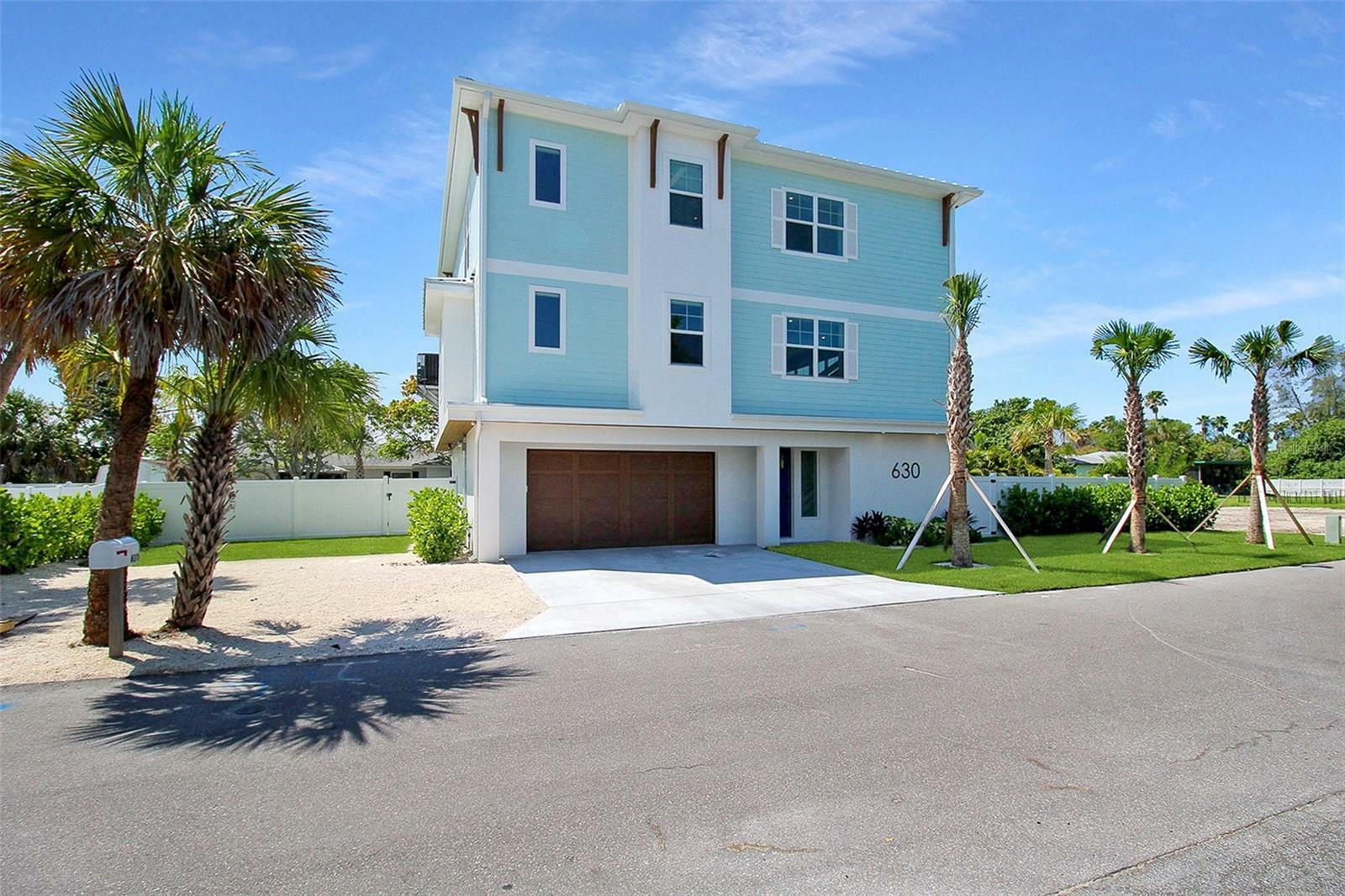 Property Photo: 630 Companion Way FL 34228