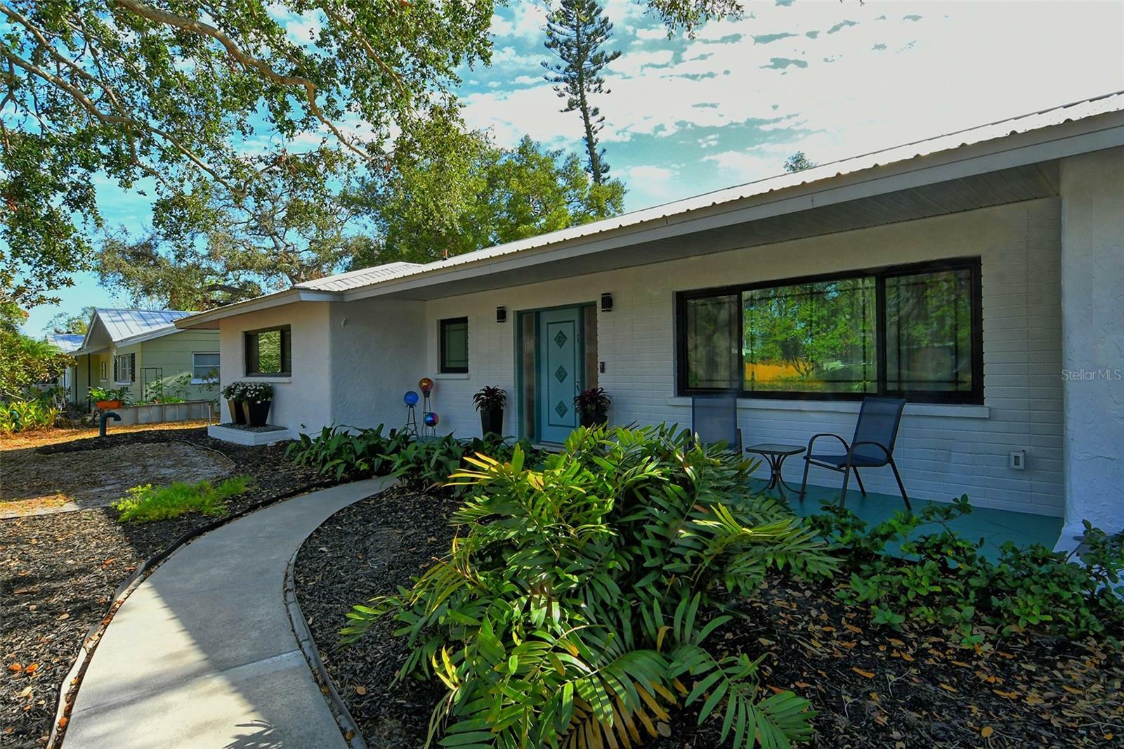 Property Photo:  2708 Siesta Drive  FL 34239 