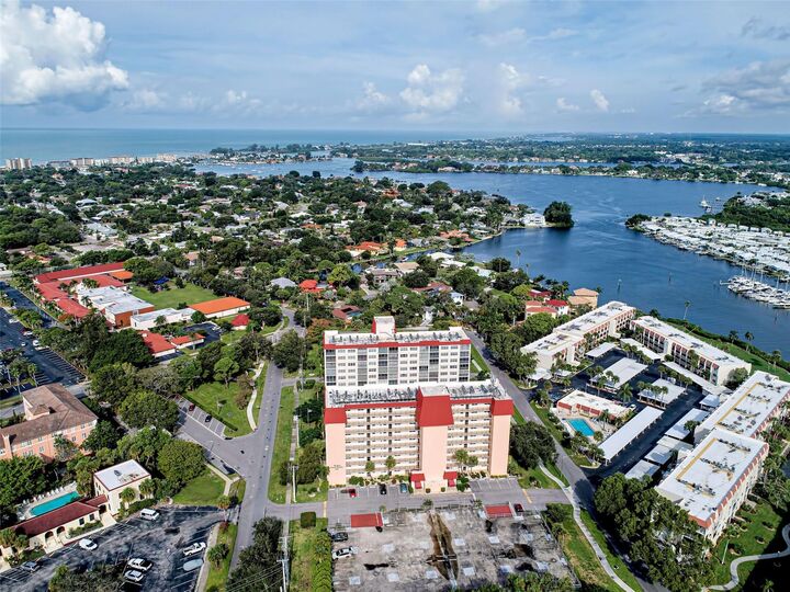 Property Photo: 232 Saint Augustine Avenue 404 FL 34285