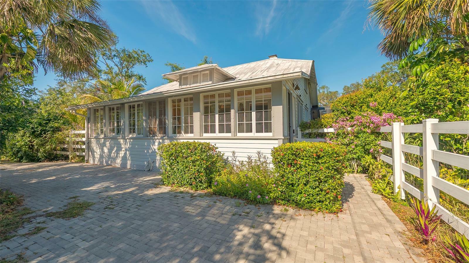 Property Photo:  2525 Ashton Road  FL 34231 