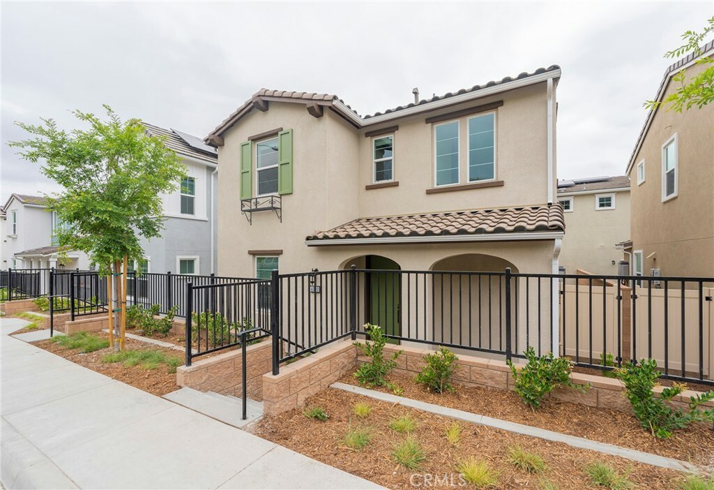 Property Photo:  4090 Summer Way  CA 92883 