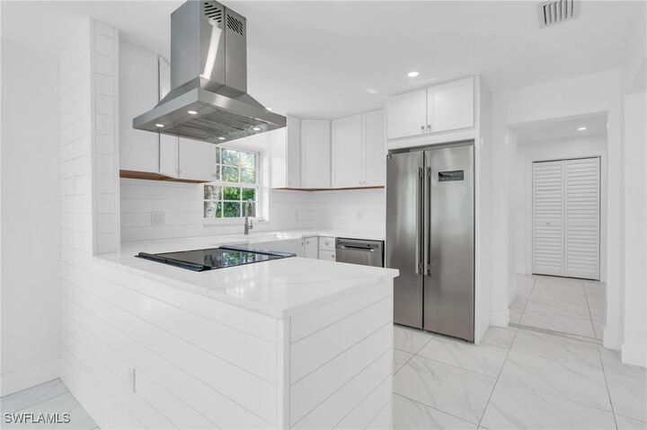 Property Photo: 15 Crooked Lane FL 34112