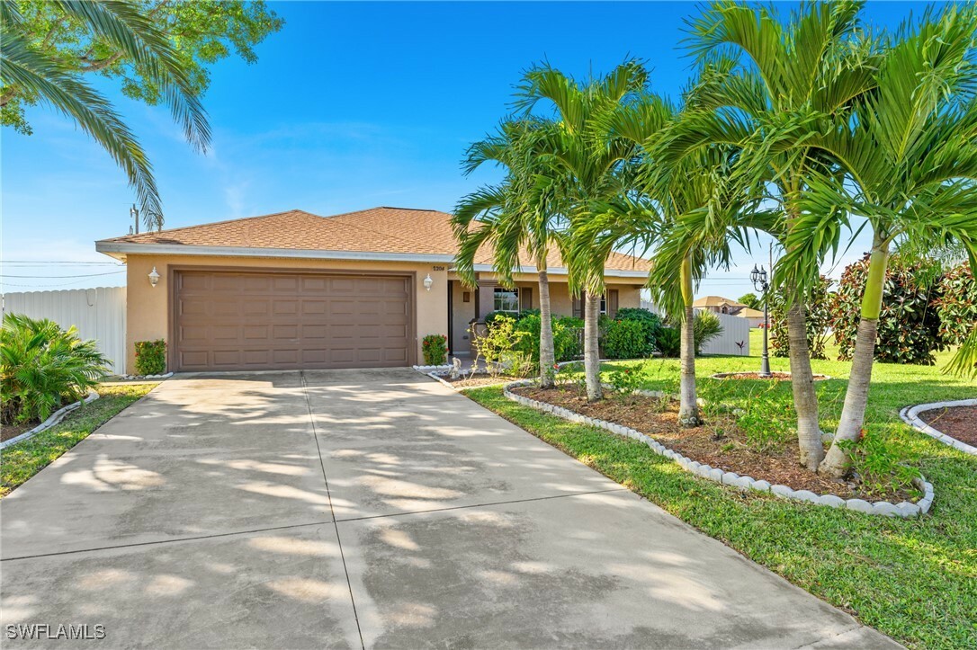 Property Photo:  1206 NE 5th Avenue  FL 33909 