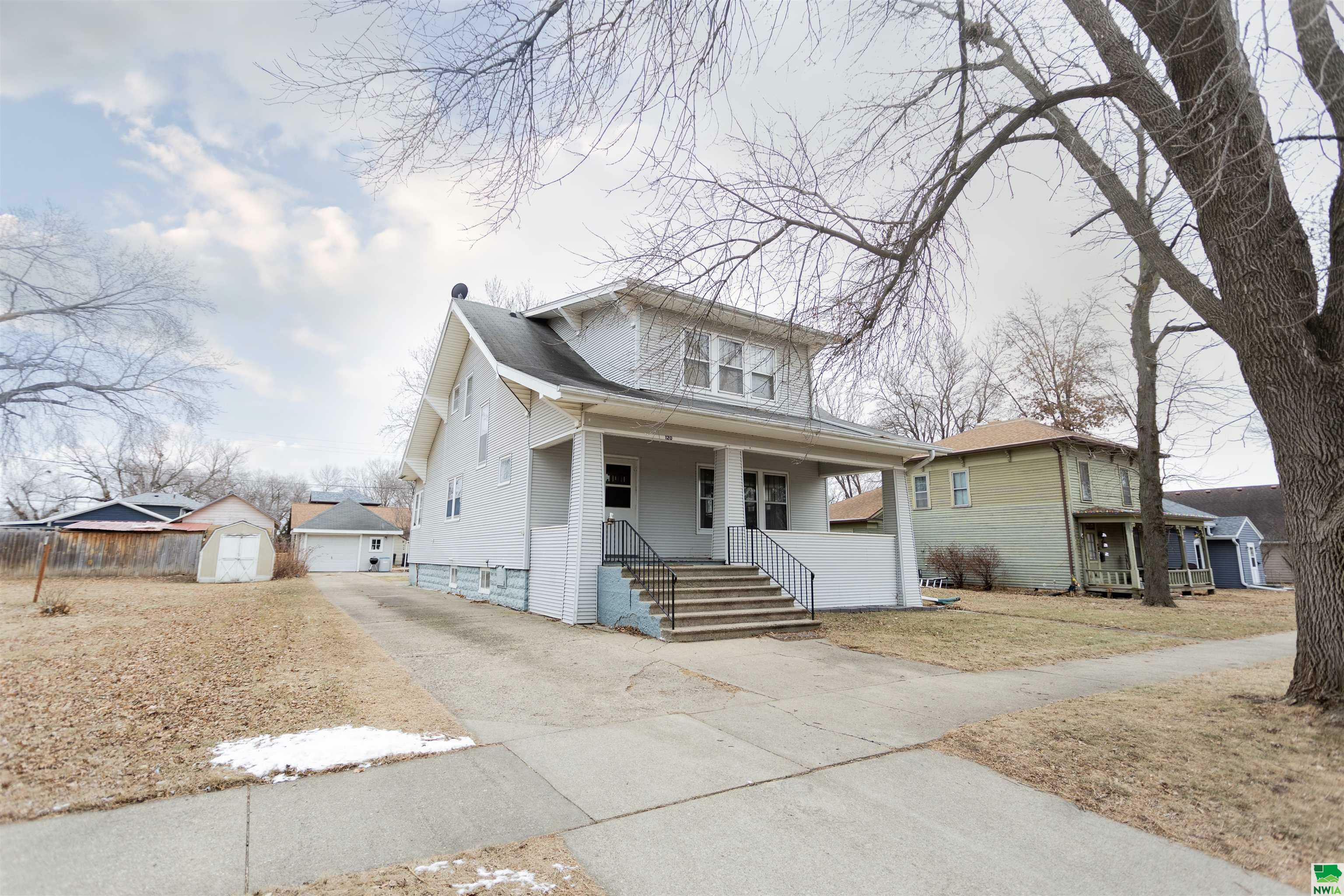 Property Photo:  120 3rd Ave NW  IA 51031 