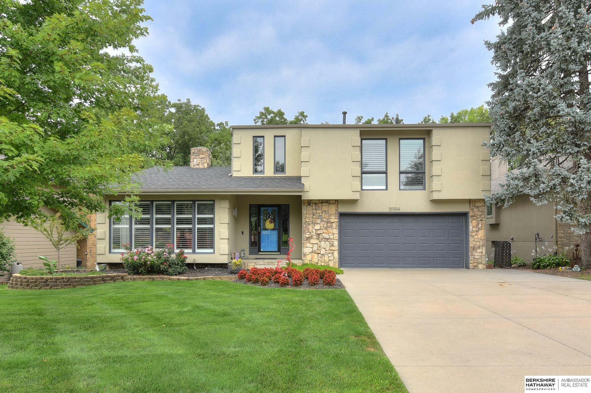 Property Photo: 15904 Nottingham Drive NE 68118