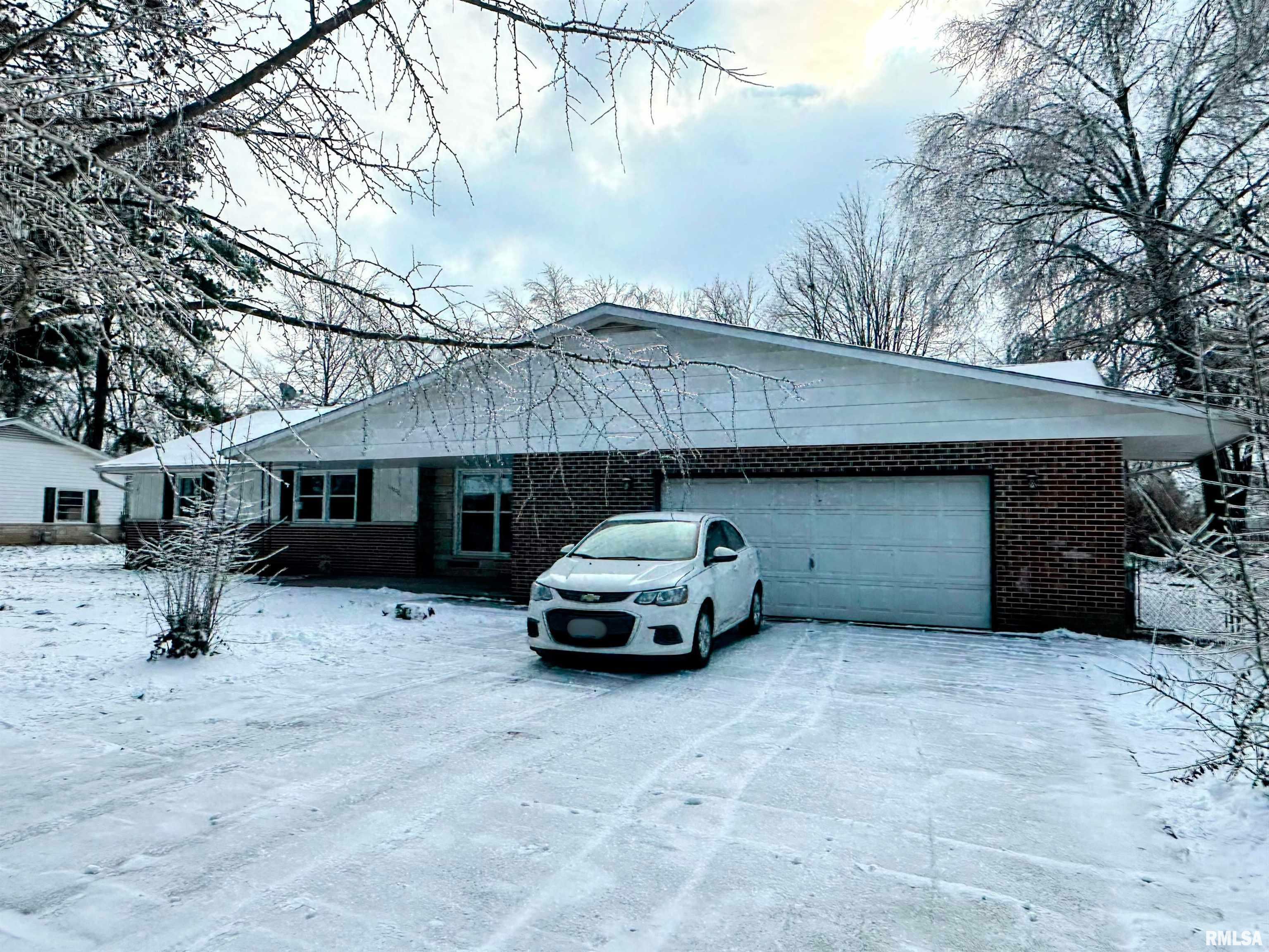 Property Photo:  1509 E Gary Drive  IL 62901 