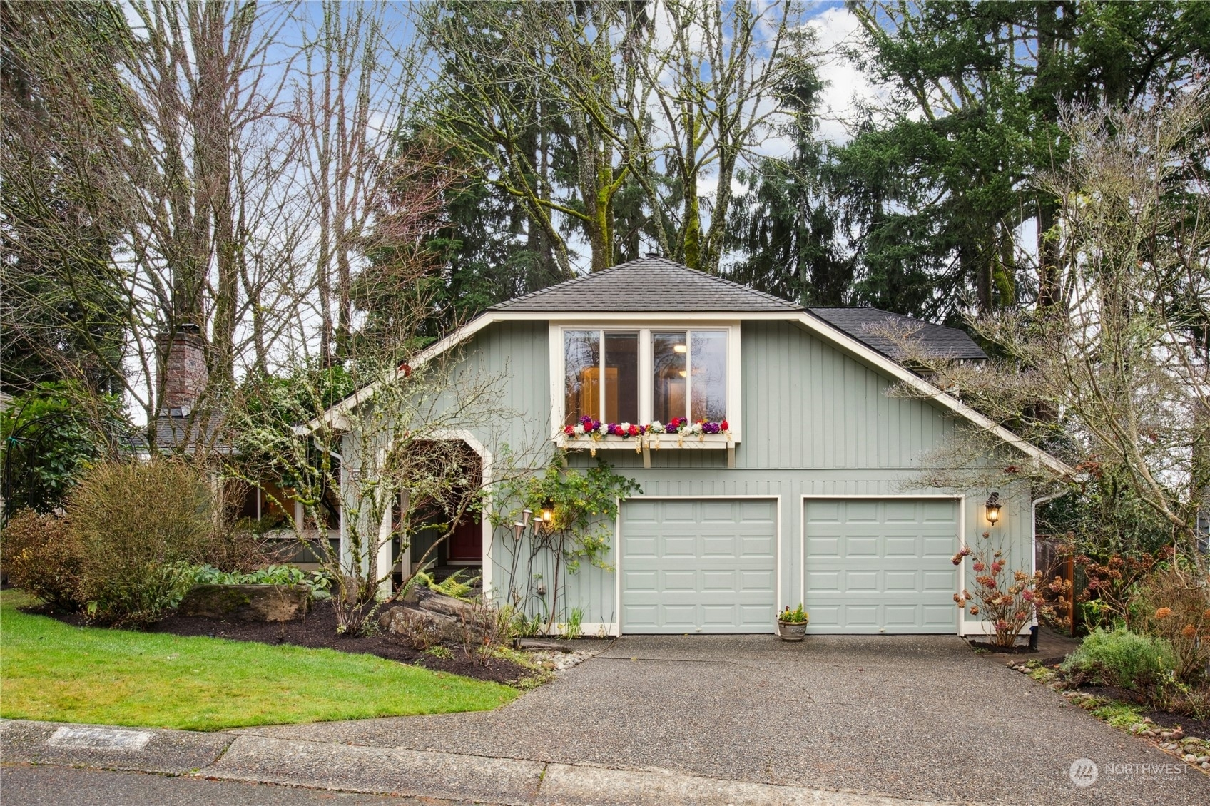 Property Photo:  15922 SE 46th Place  WA 98006 