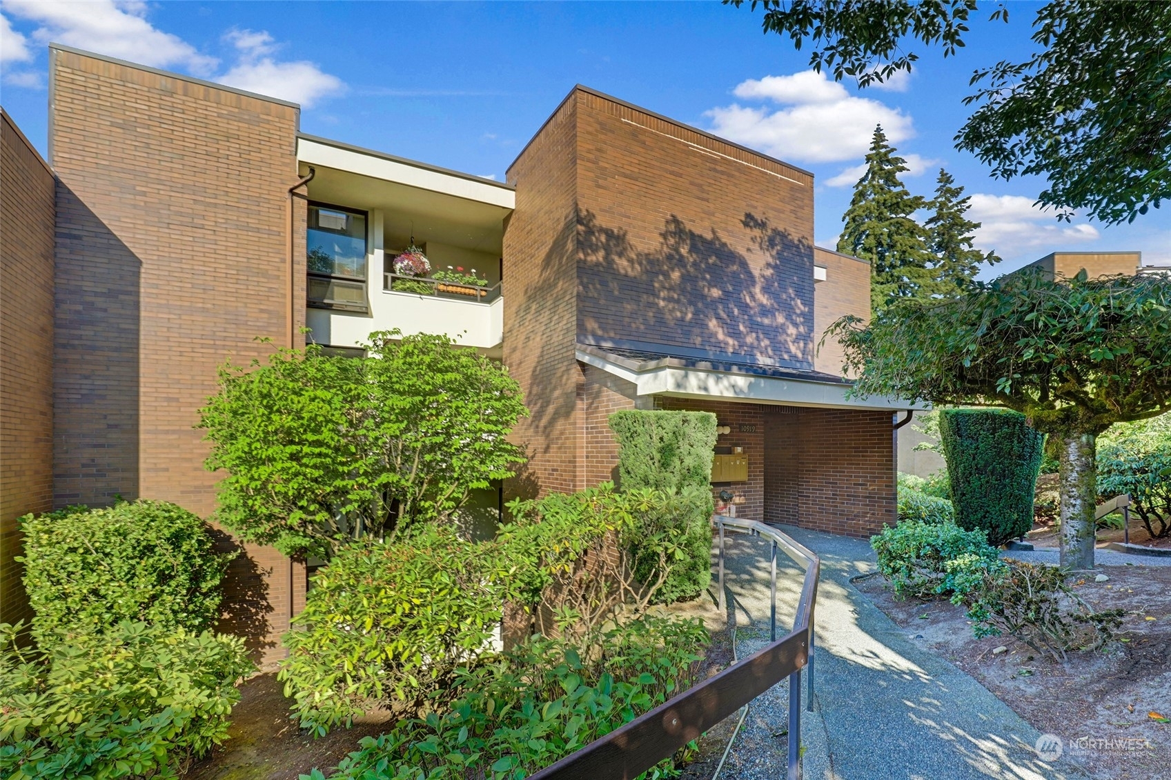 Property Photo:  10917  Glen Acres Drive B  WA 98168 