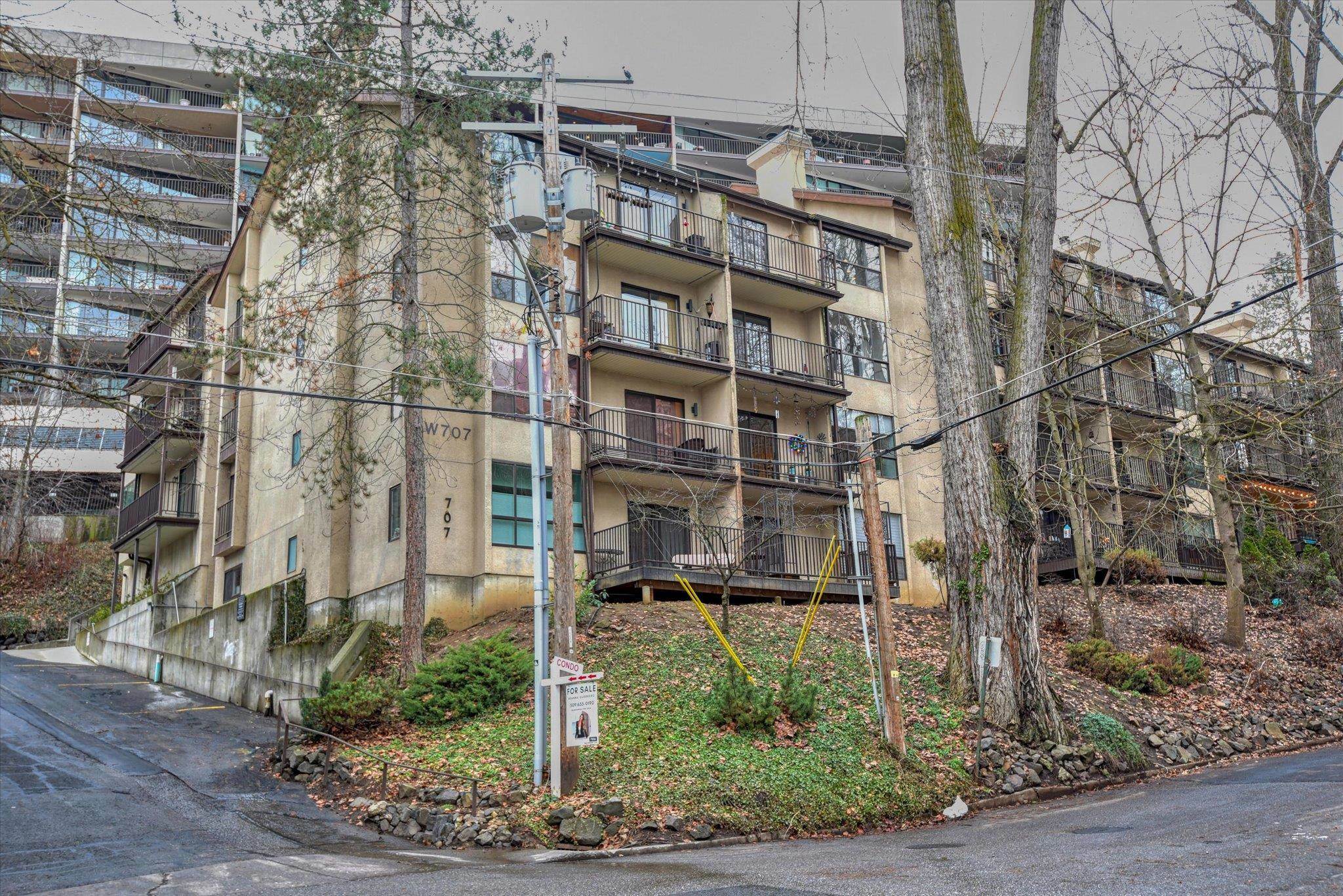 Property Photo:  707 W 6th Ave #33  WA 99204 