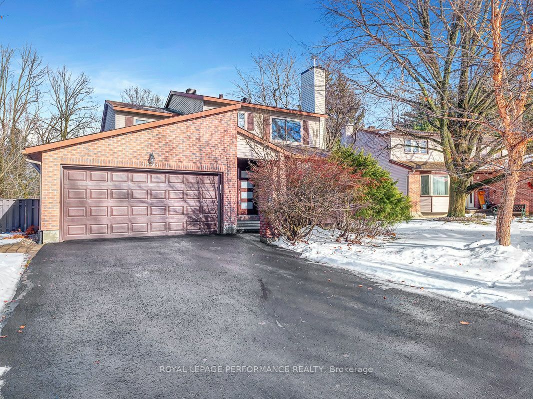 Property Photo:  1797 Des Arbres St  ON K1E 2T7 