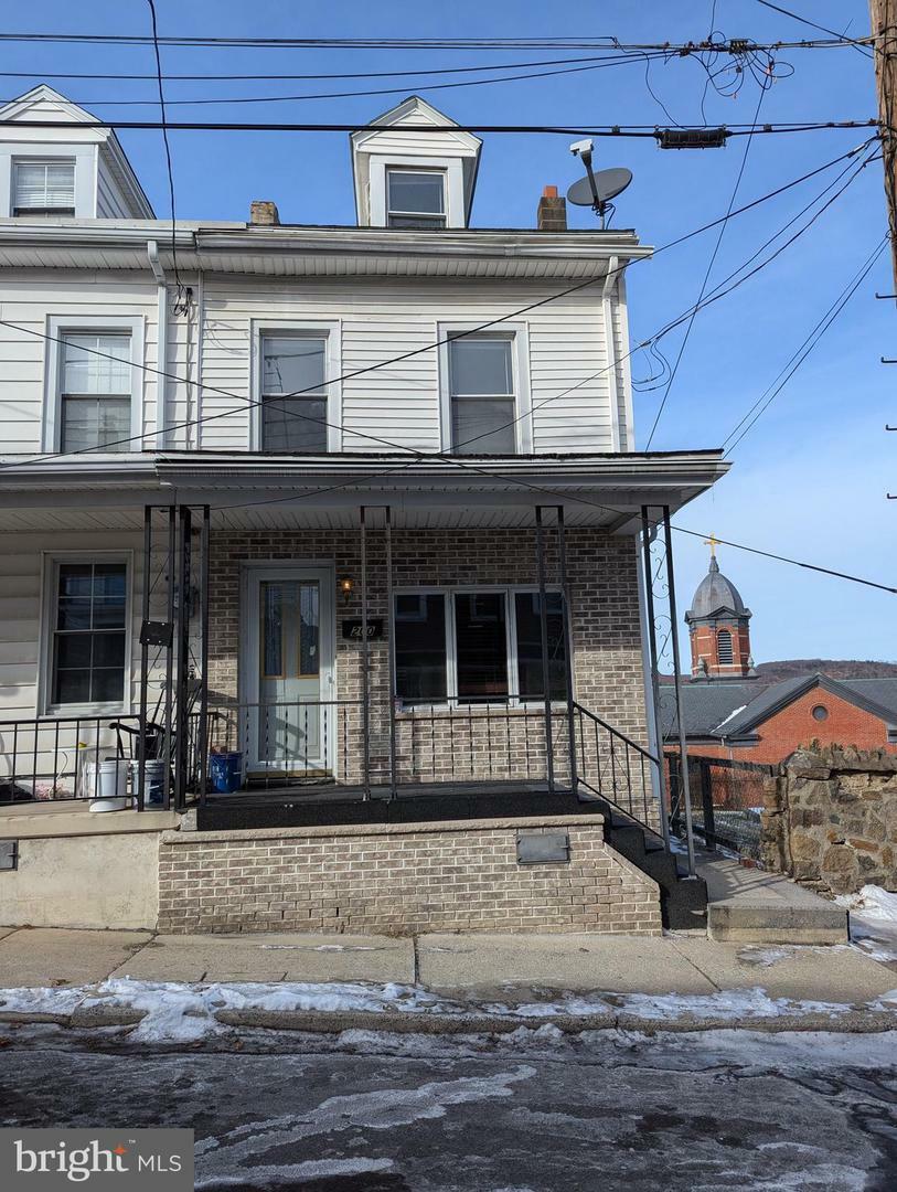 Property Photo:  200 Oak Street  PA 17954 