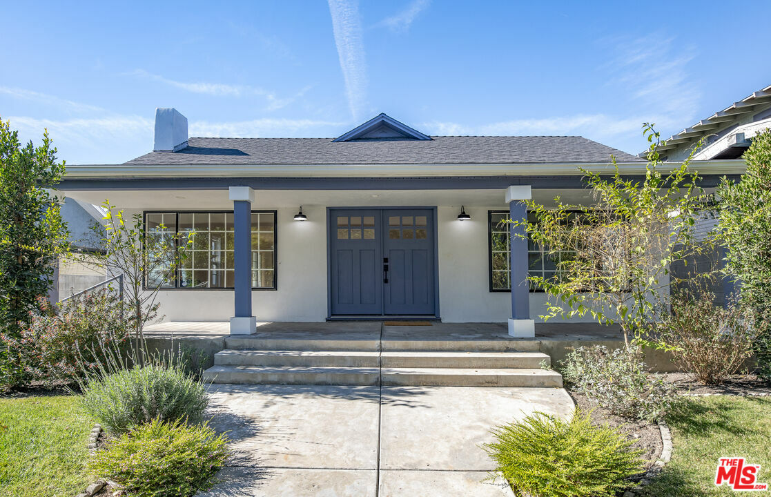 Property Photo: 325 N Wilton Pl CA 90004