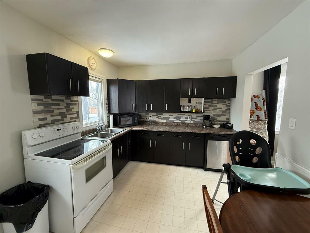 Property Photo:  408 Clark Avenue  MB R0K 1G0 