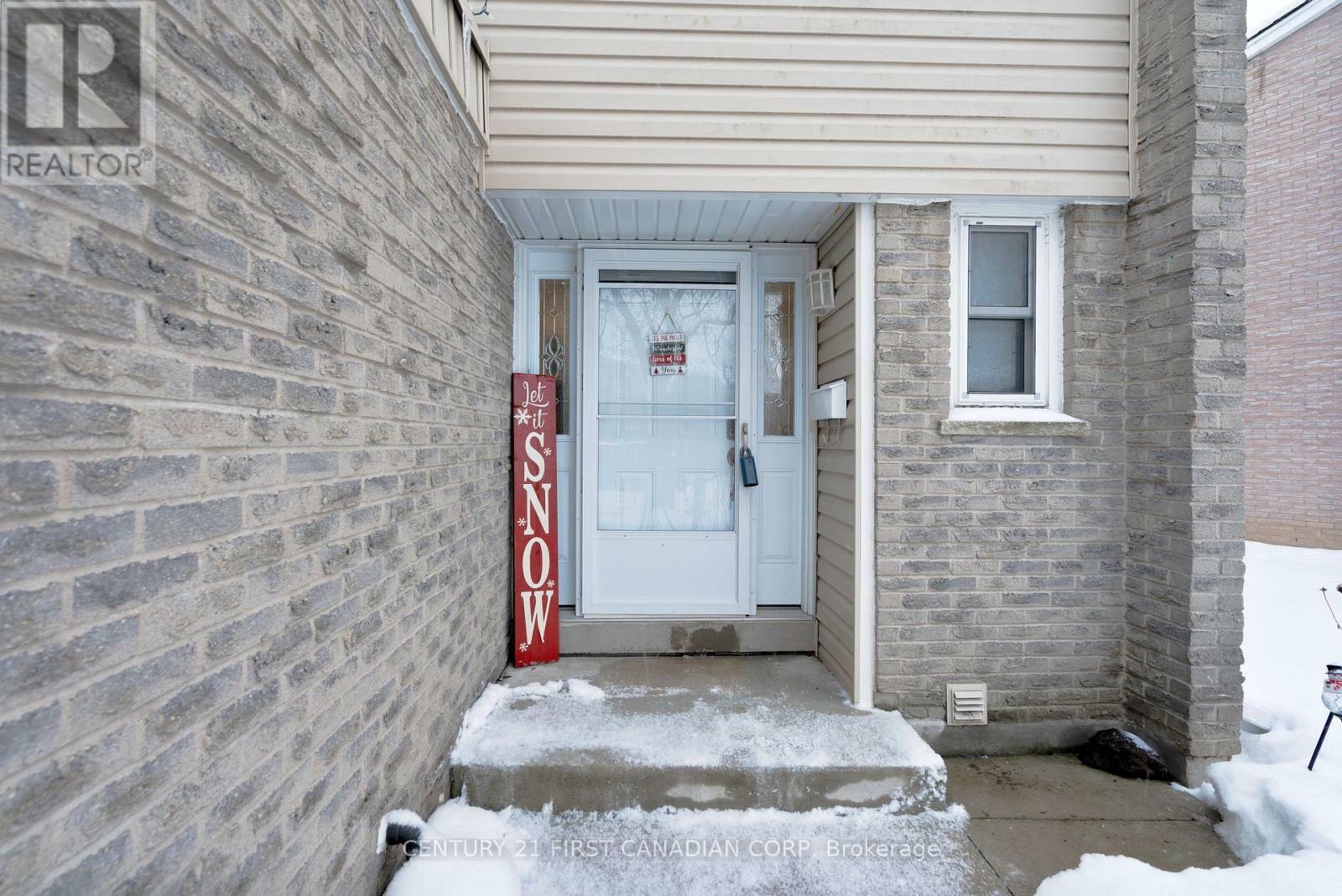 Property Photo:  669 Osgoode Drive 14  ON N6E 2C7 