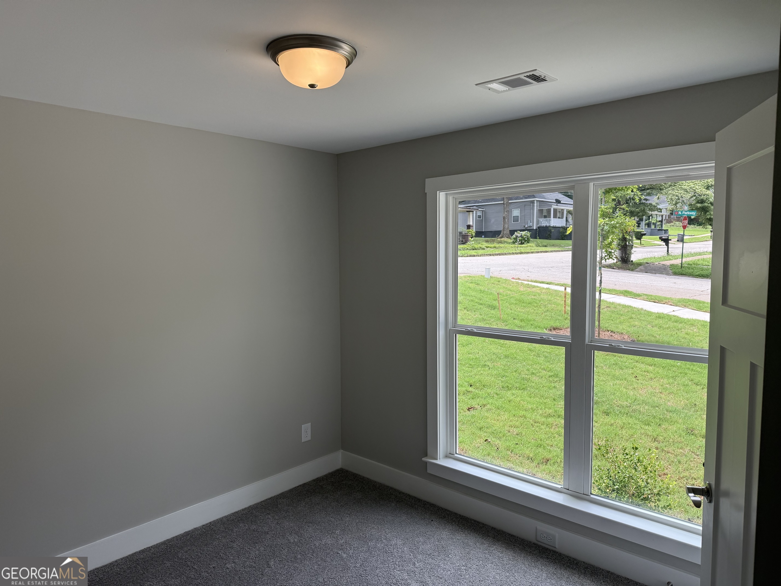 Property Photo: 900 N Parkway GA 30240