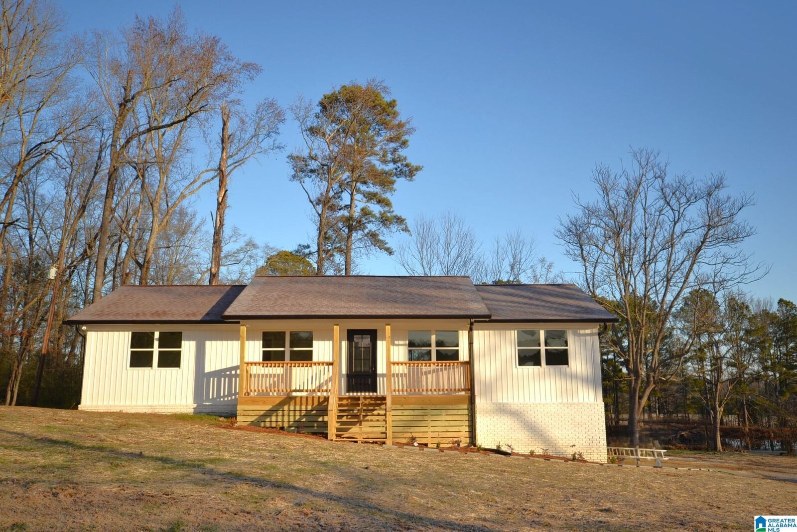 Property Photo: 142 County Road 573 AL 35077