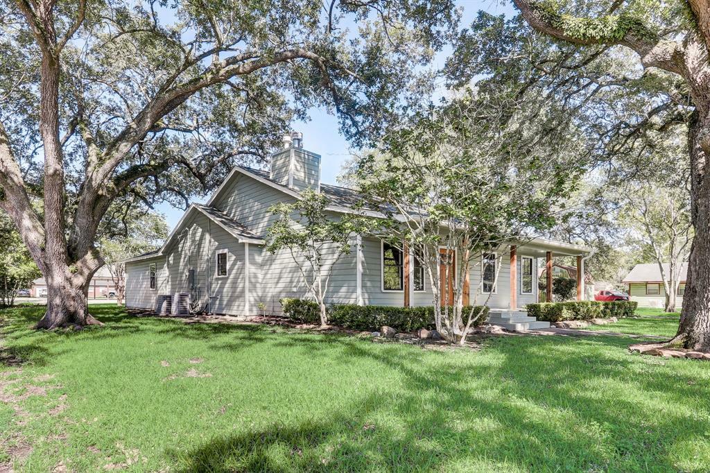 Property Photo: 707 Main Street TX 77535