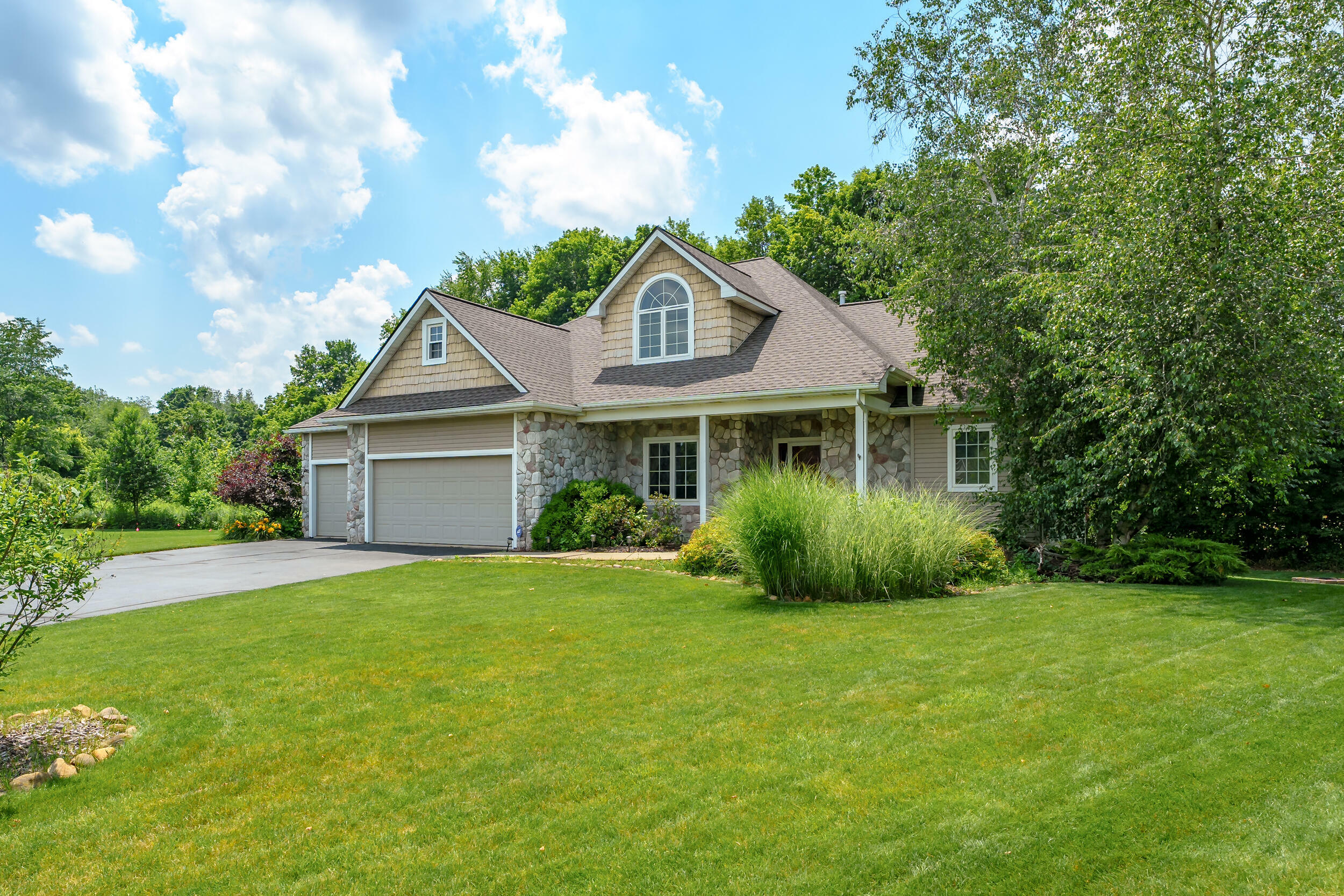 Property Photo:  125 Sawgrass Lane  MI 49015 