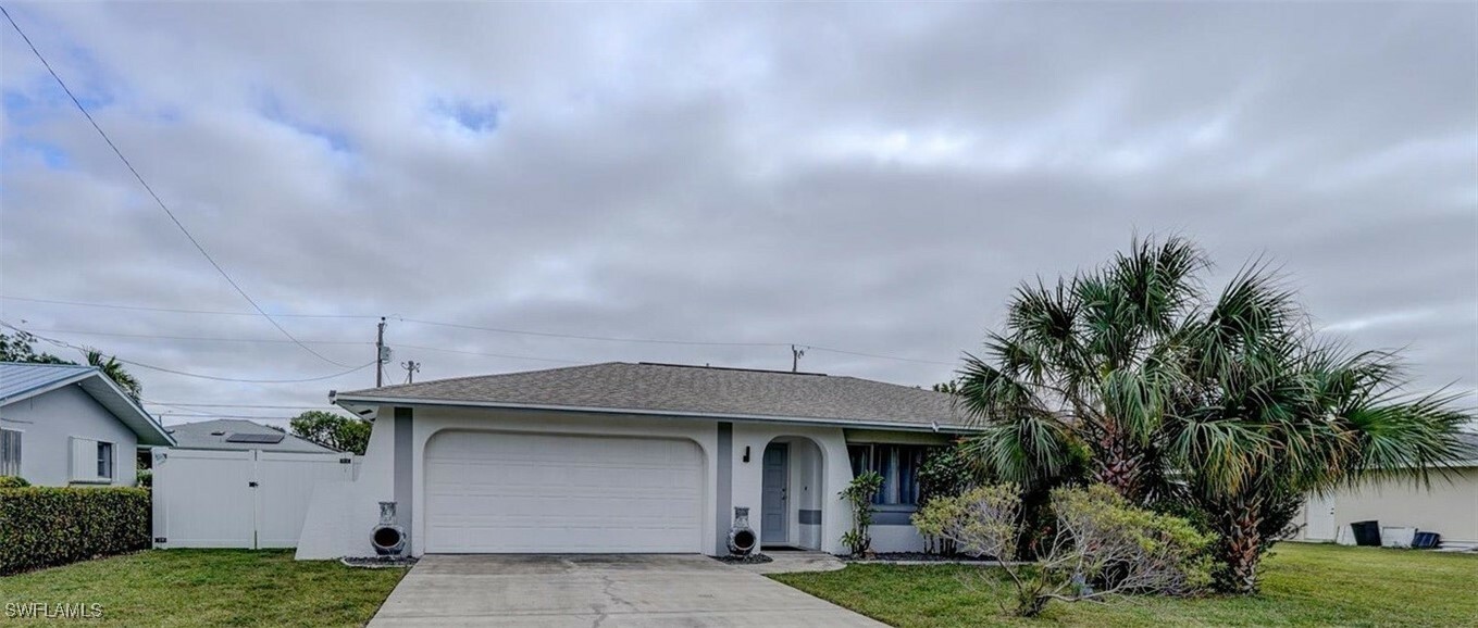 Property Photo:  4101 SE 3rd Avenue  FL 33904 